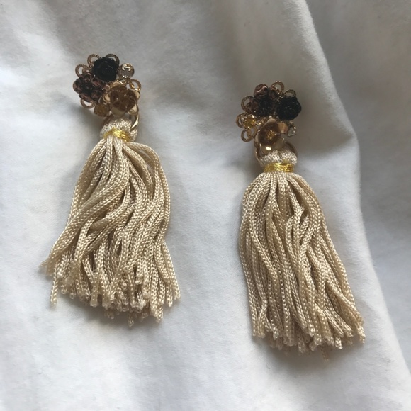 Jewelry - NWOT - Gold Tassel Earrings with Flowers